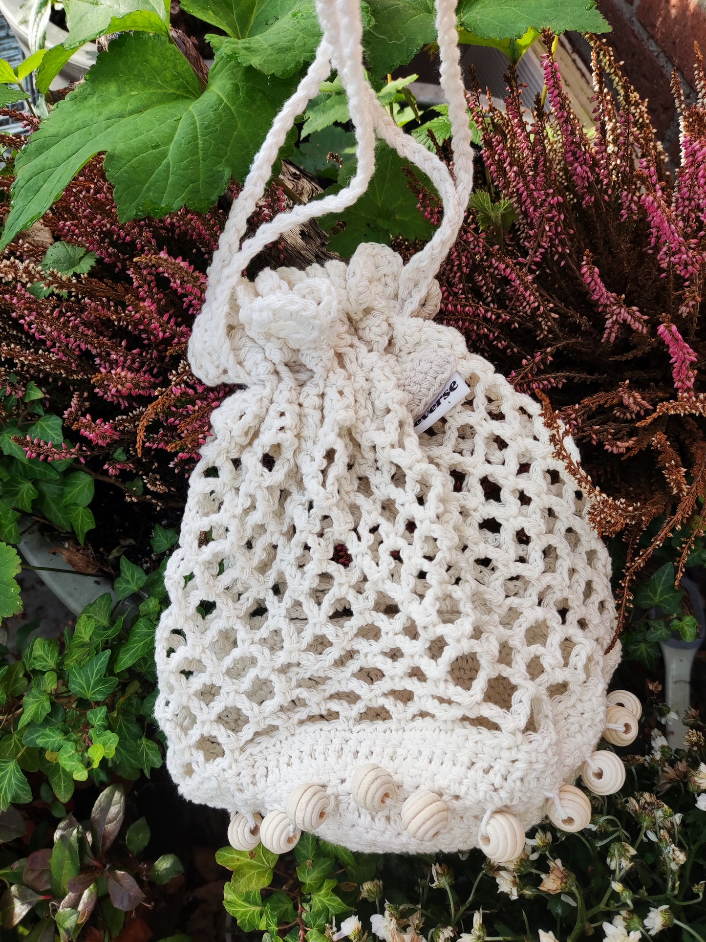 tas gehaakt creme met houten kralen treksluiting IN REVERSE