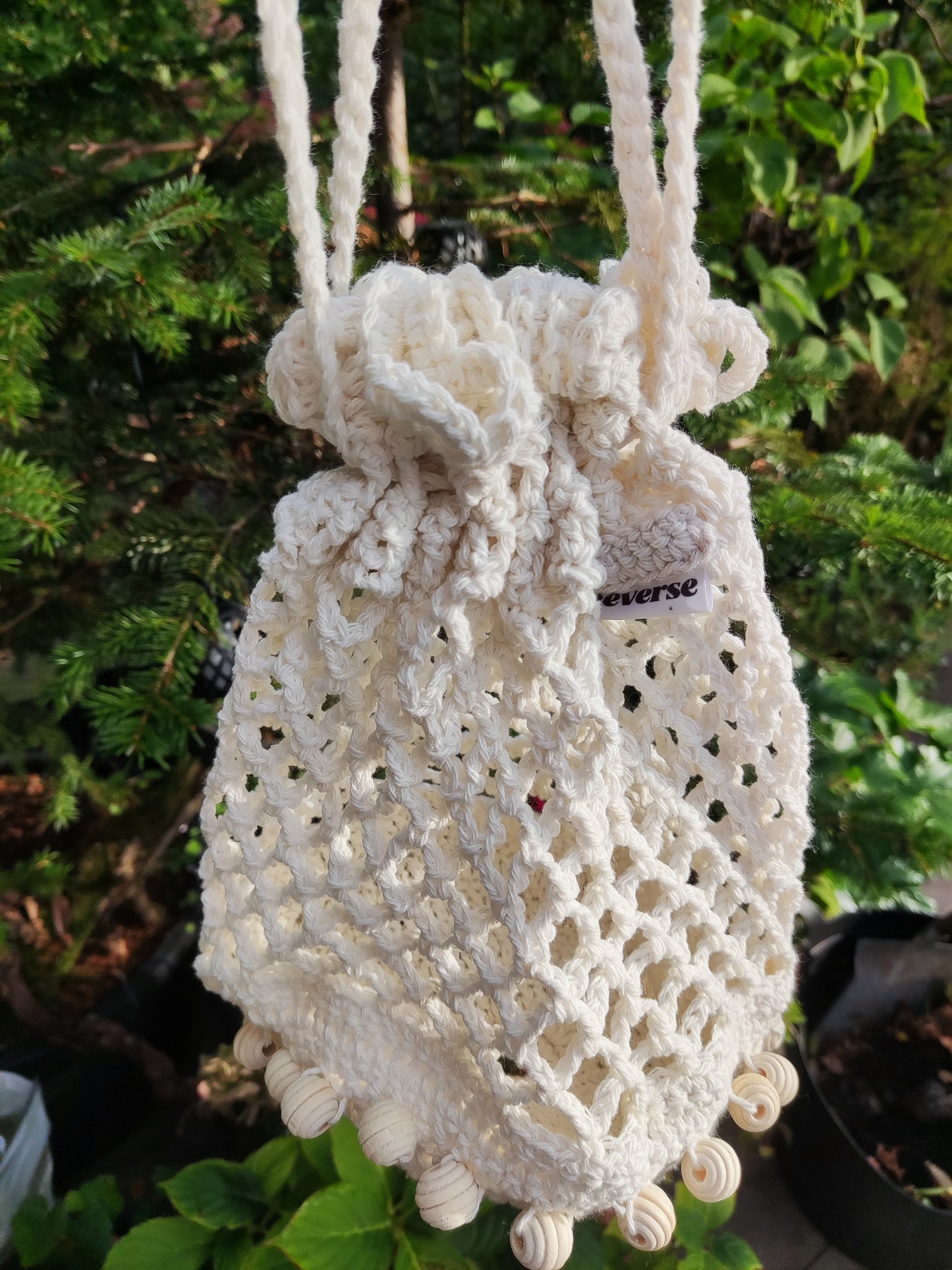 tas gehaakt creme met houten kralen treksluiting IN REVERSE