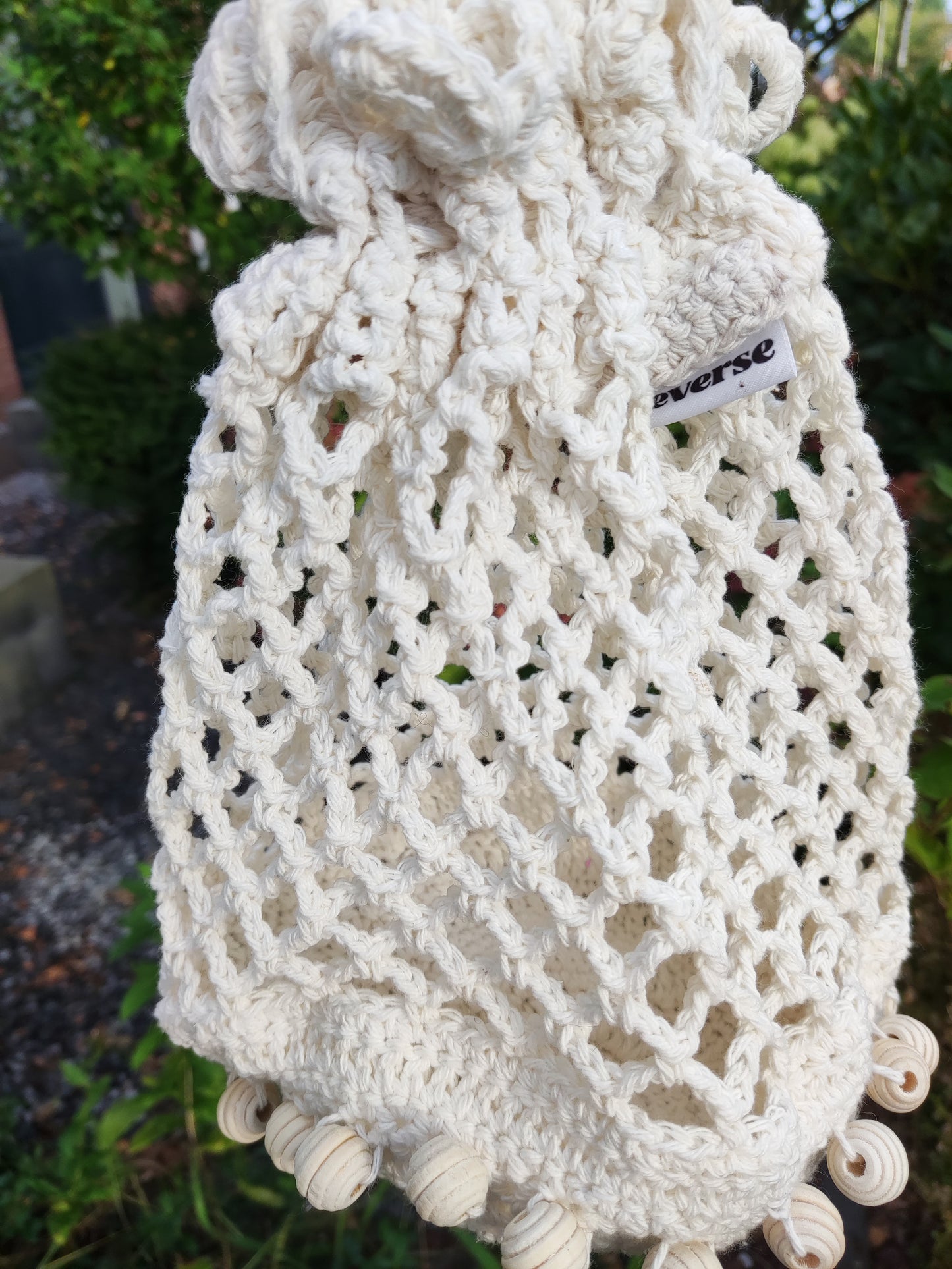 tas gehaakt creme met houten kralen treksluiting IN REVERSE