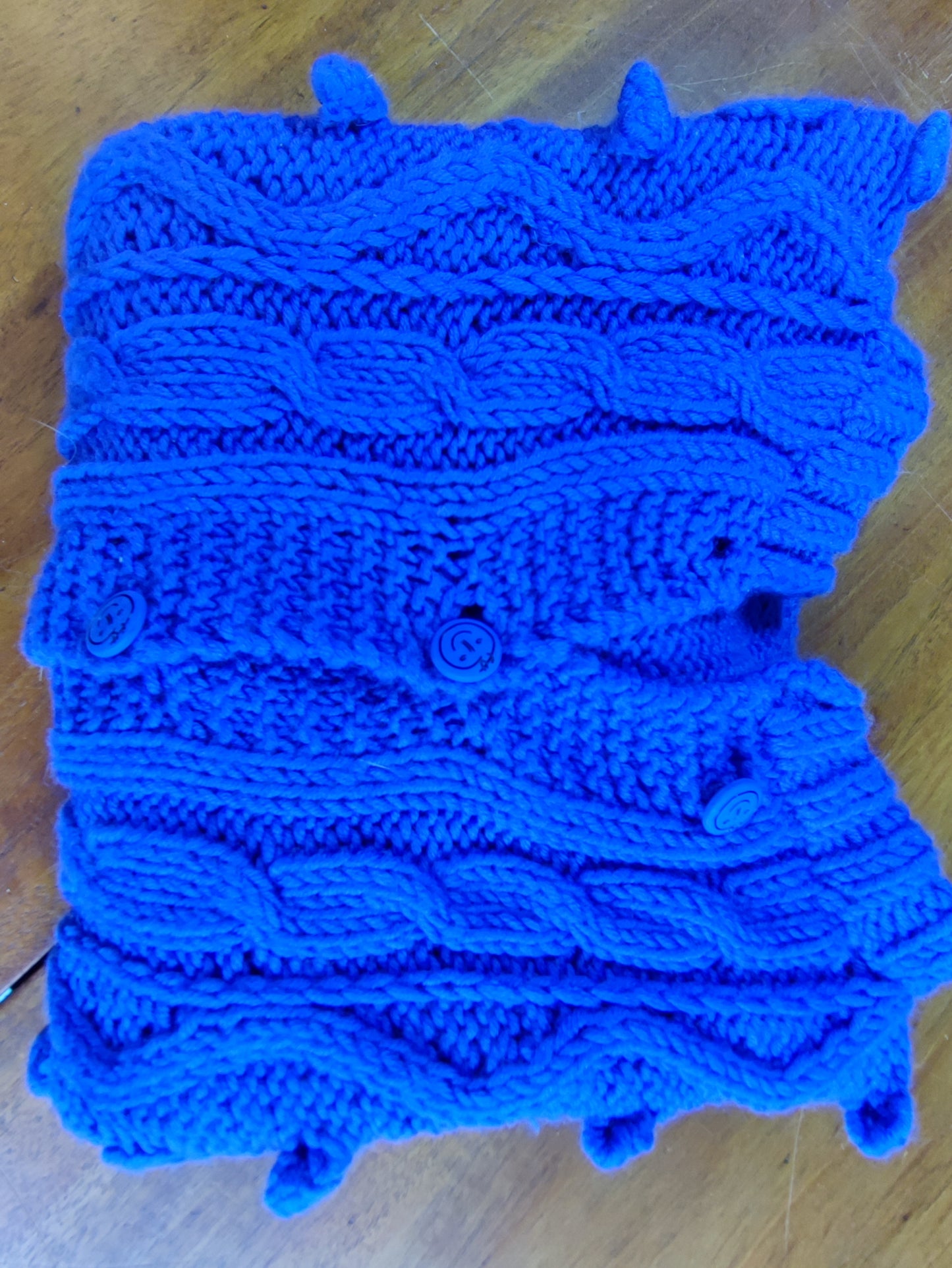 vest, kabels en noppen blauw