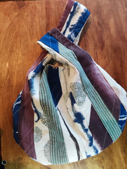 tas IN REVERSE knot bag, creme, groen en blauw met quilting