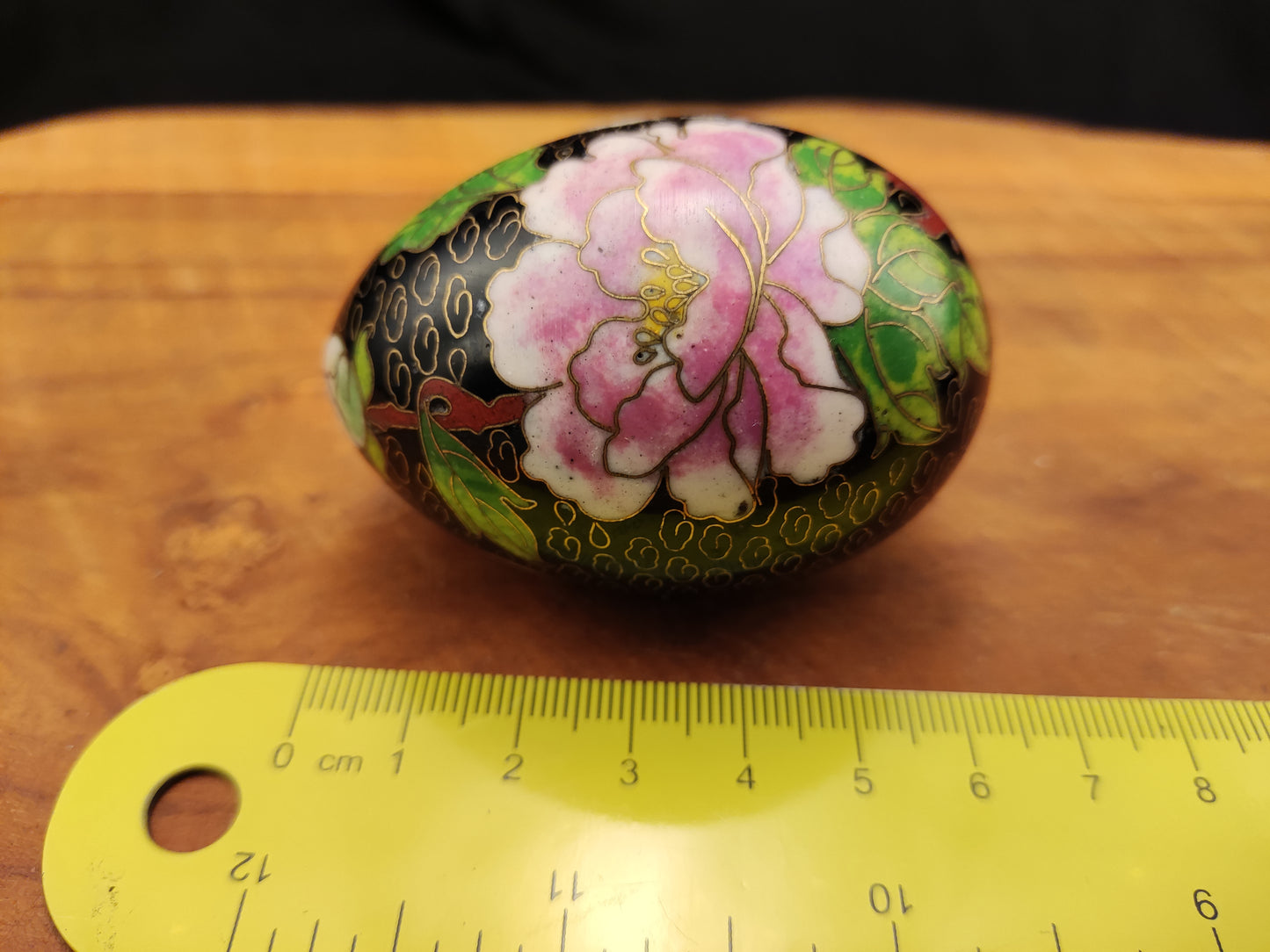 ei Cloisonnée, zwart met magnolia, pioen en vogels